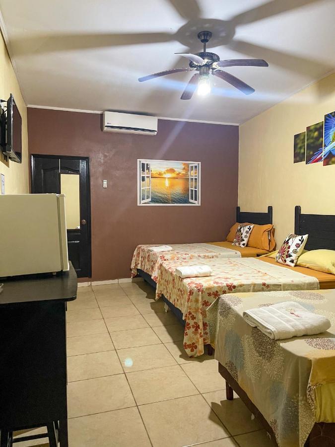 B Aparts Hotel Coxen Hole Exterior photo