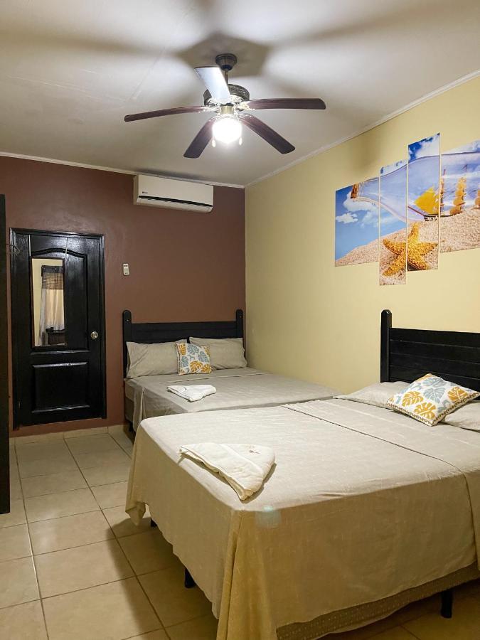 B Aparts Hotel Coxen Hole Exterior photo