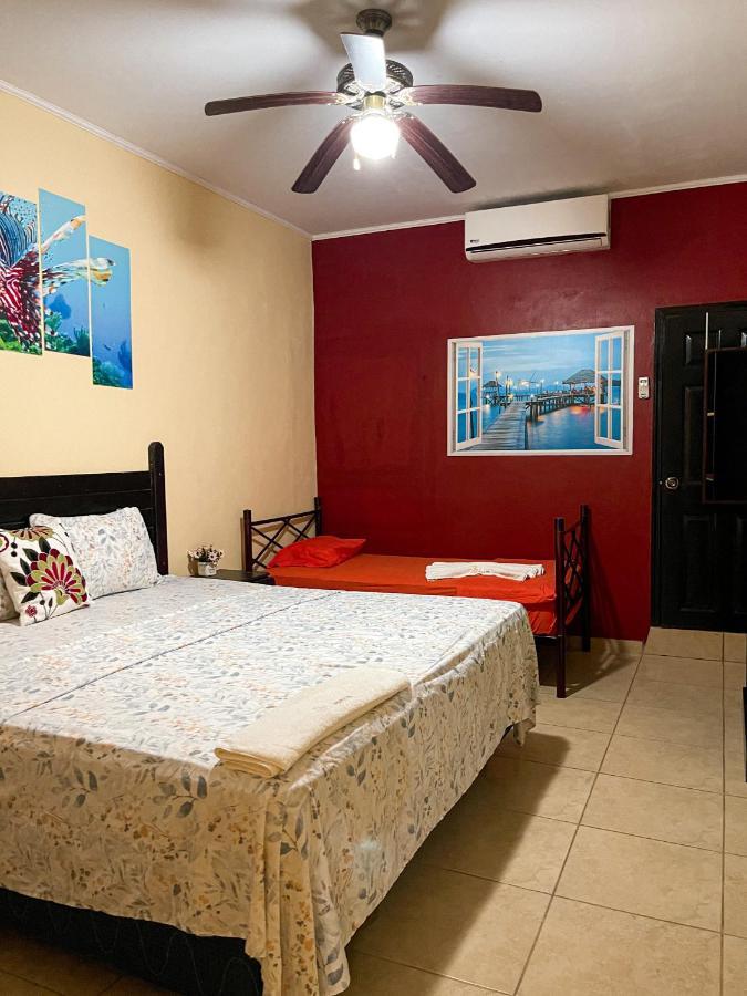 B Aparts Hotel Coxen Hole Exterior photo