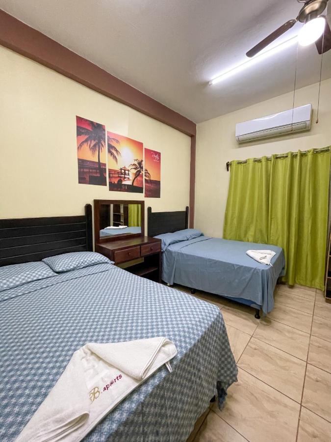 B Aparts Hotel Coxen Hole Exterior photo