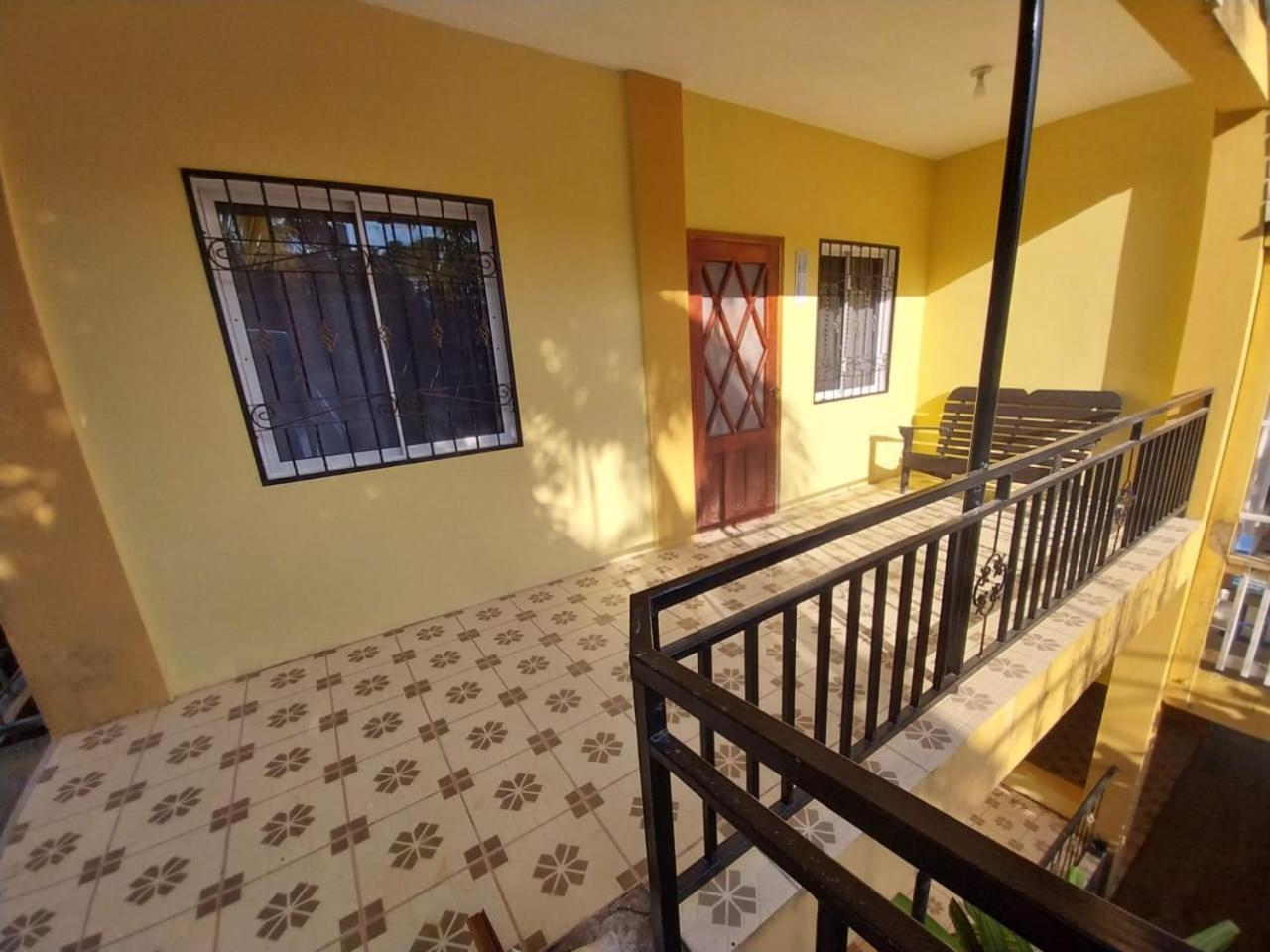 B Aparts Hotel Coxen Hole Exterior photo