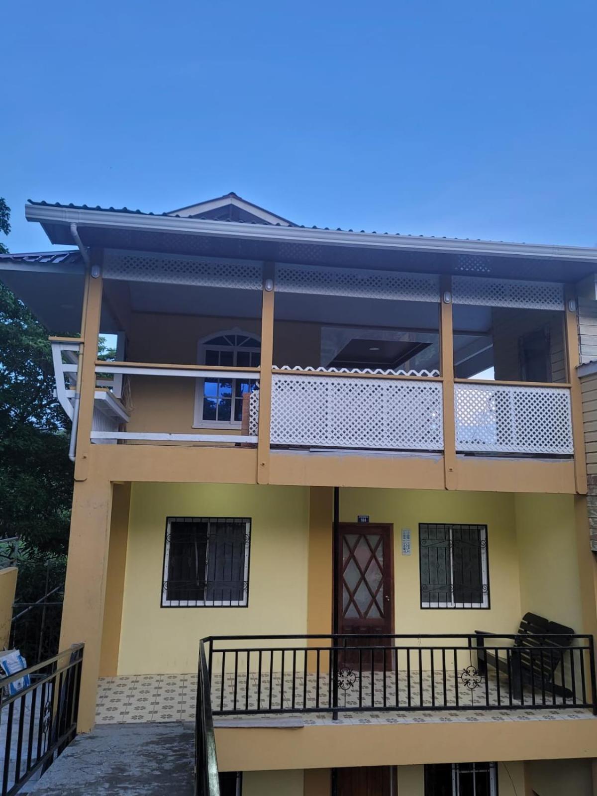B Aparts Hotel Coxen Hole Exterior photo