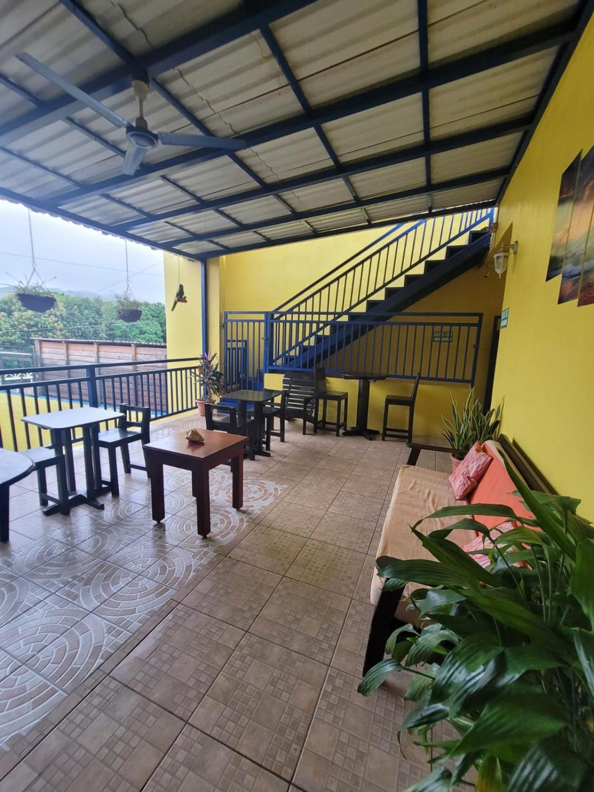 B Aparts Hotel Coxen Hole Exterior photo