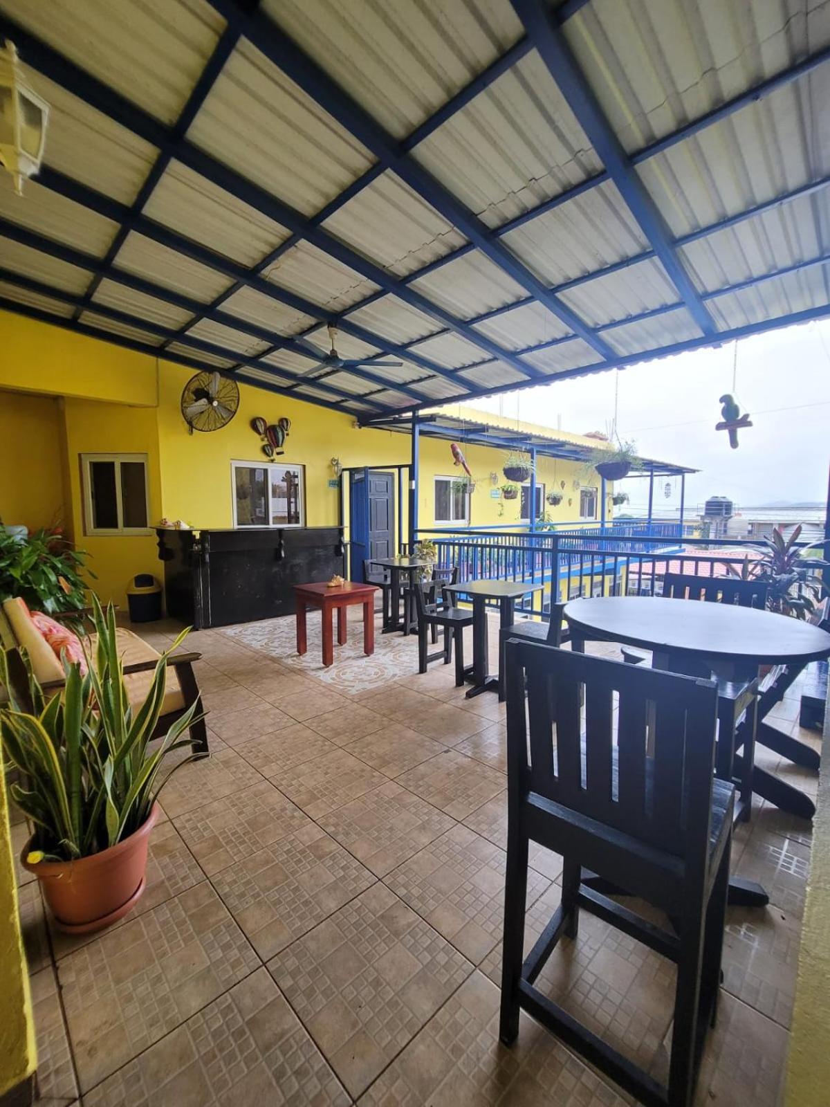 B Aparts Hotel Coxen Hole Exterior photo