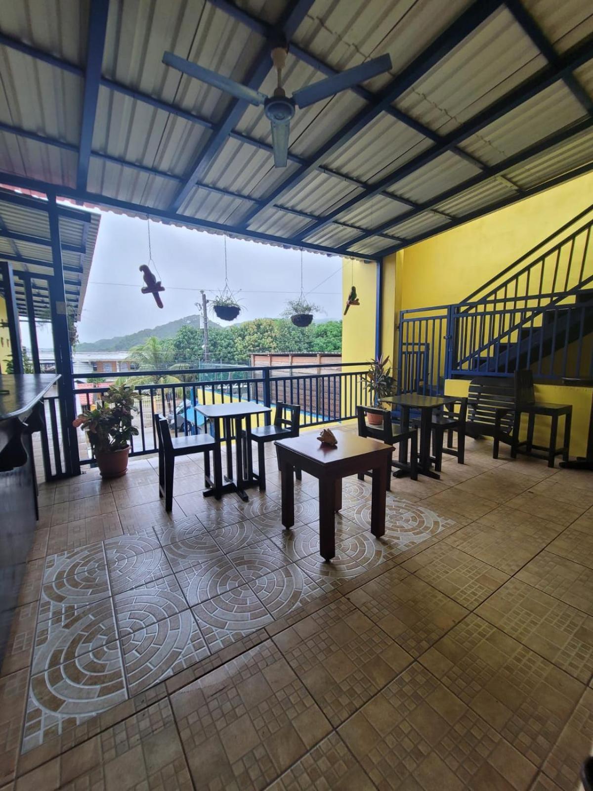 B Aparts Hotel Coxen Hole Exterior photo